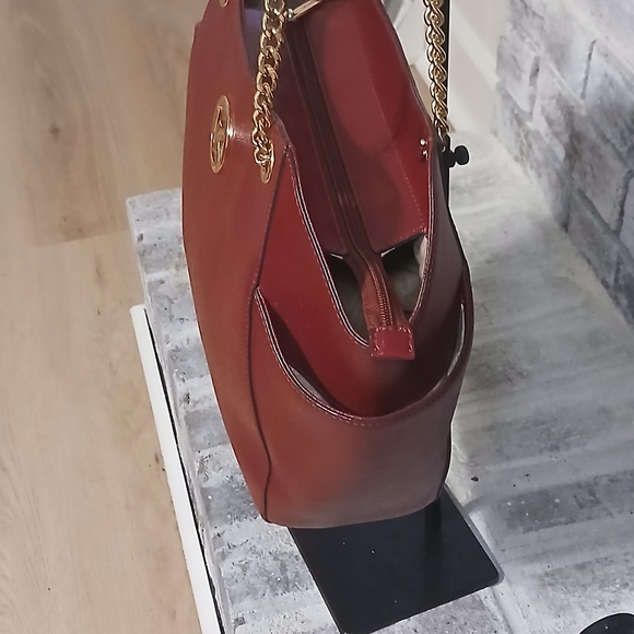 Michael Kors Jet Set Travel Large Chain Shoulder Tote – Cherry Red Leather - Picture 3 of 11